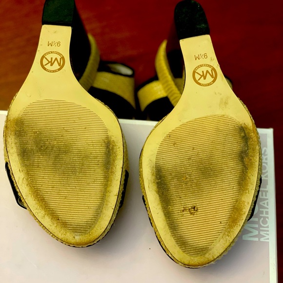 Michael Kors Camilla Wedge, Straw Patent Leather 9.5 - Picture 3 of 5